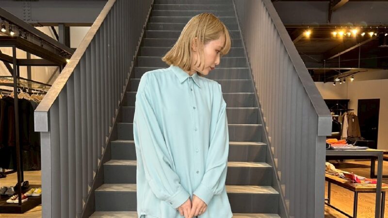 Graphpaper(グラフペーパー)定番サテンシャツ＆サテンパンツ｜セットアップ＆着回しコーデ