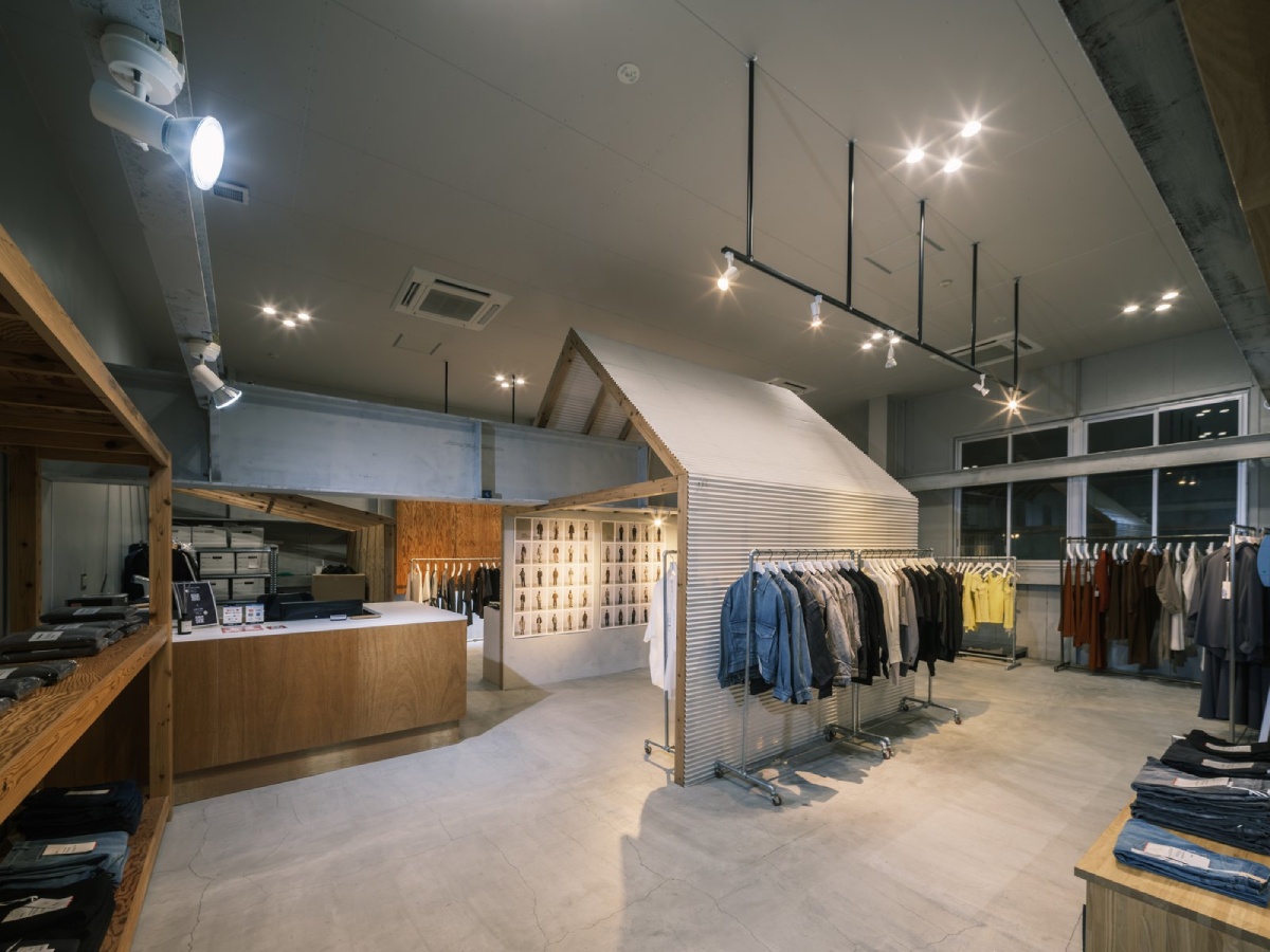 Graphpaper POP UPの会場、什器とルック壁が一体となった売り場|WANTS AND FREE秋田店