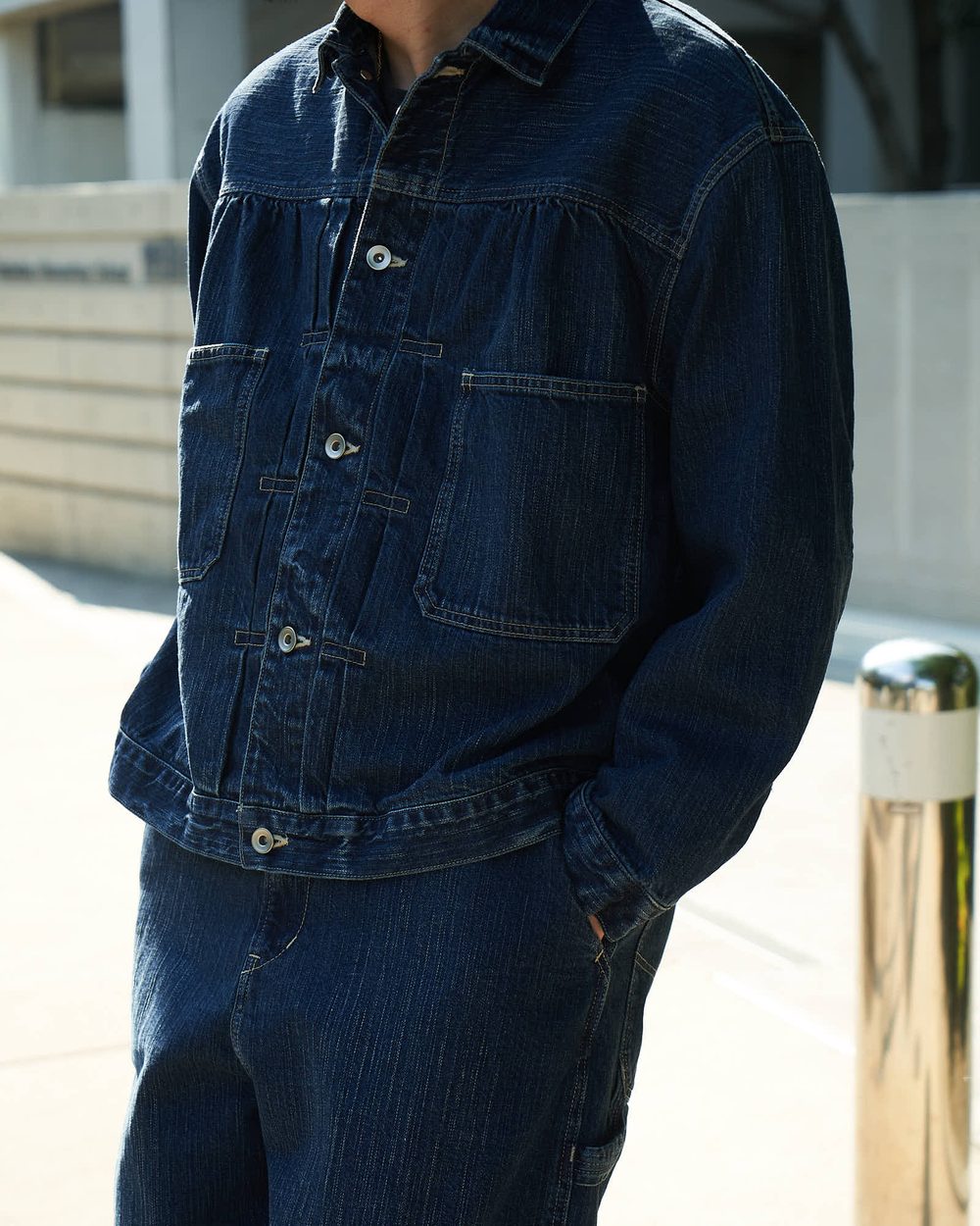 LOOK 01
